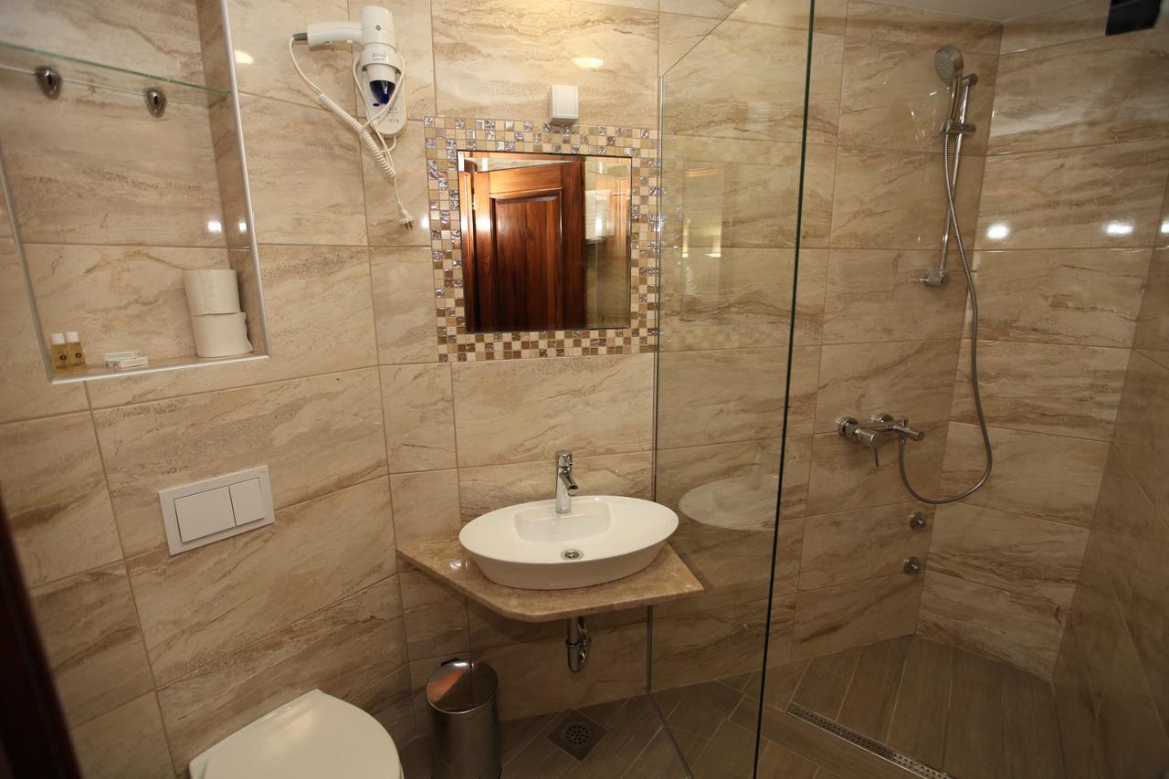 Apis Hotel Trebinje Eksteriør bilde