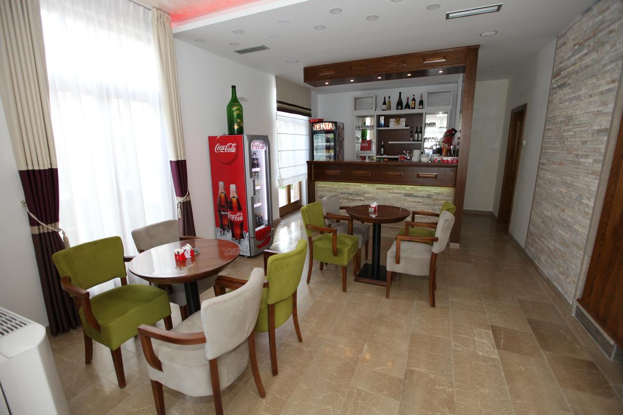 Apis Hotel Trebinje Eksteriør bilde