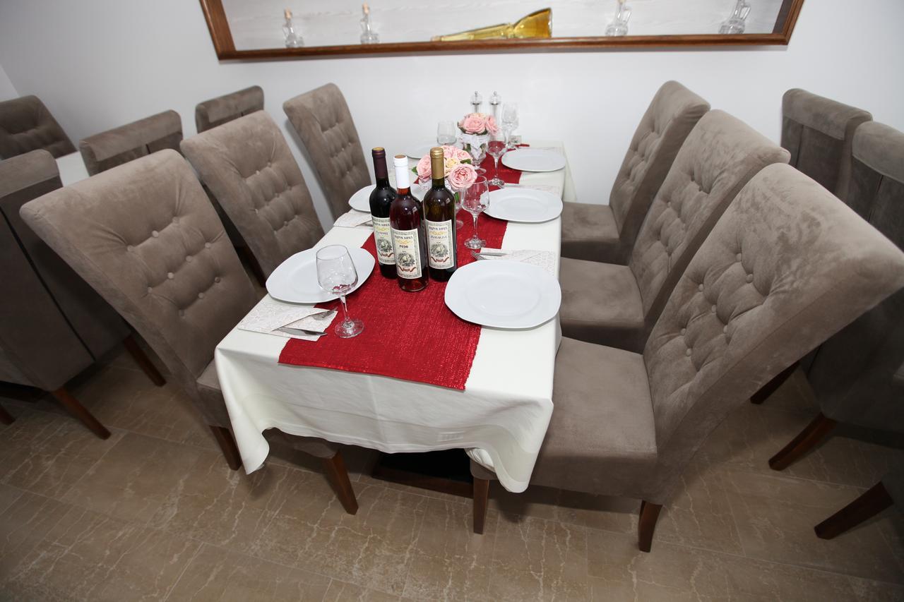 Apis Hotel Trebinje Eksteriør bilde